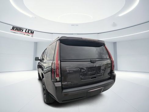 Used 2016 Cadillac Escalade Premium image 5