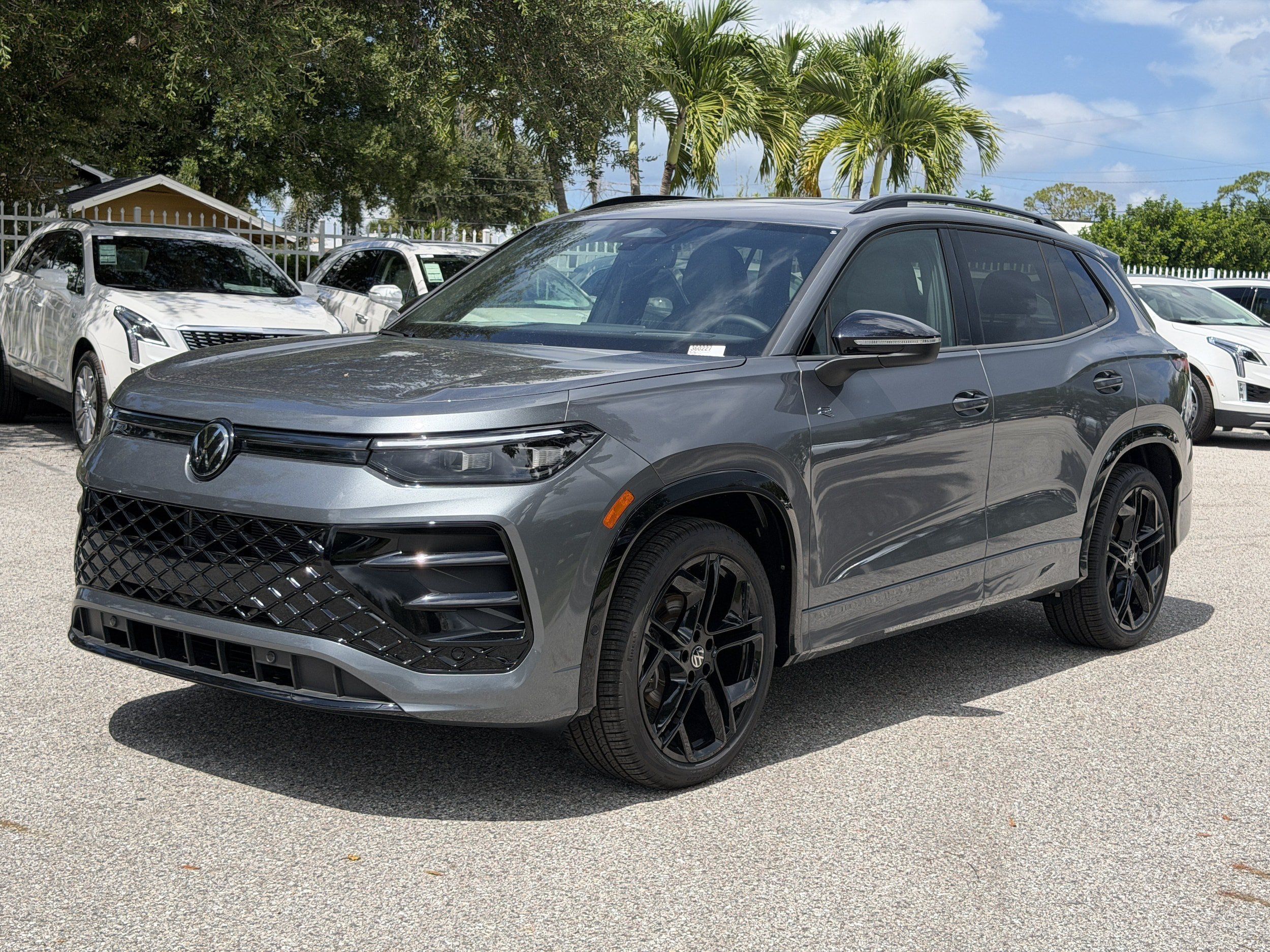 New 2026 Volkswagen Tiguan SE R-Line FWD image 3