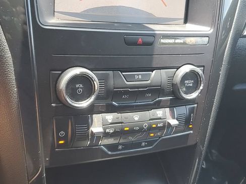 Used 2019 Ford Explorer XLT w/ Equipment Group 201A AWD/4WD image 19
