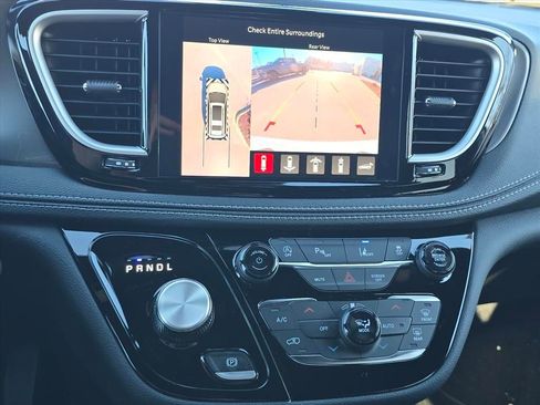 New 2026 Chrysler Pacifica Select w/ S Appearance Package image 12