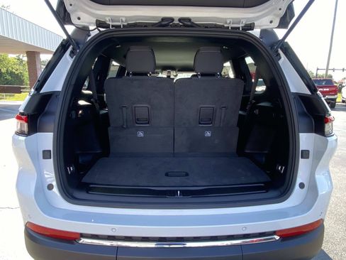 Used 2026 Jeep Grand Cherokee L Laredo RWD image 6