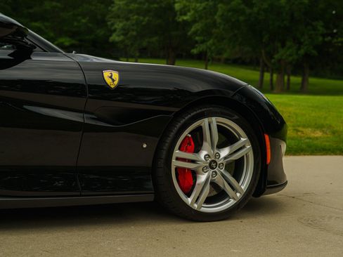 Used 2019 Ferrari Portofino RWD image 17