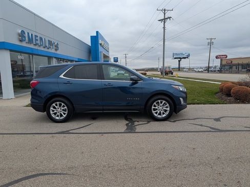 Used 2020 Chevrolet Equinox LT w/ Driver Convenience Package image 3