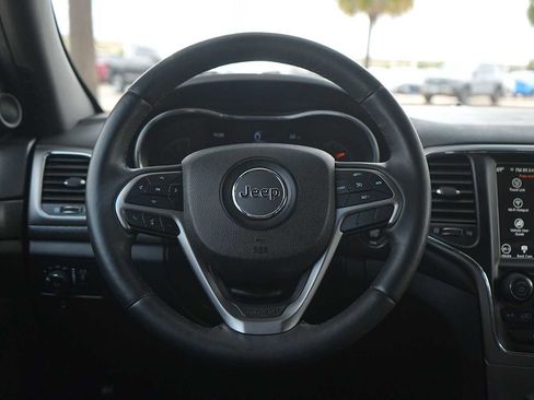Used 2018 Jeep Grand Cherokee Altitude AWD/4WD image 16