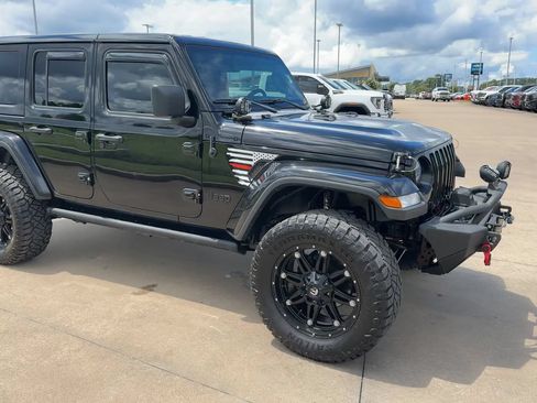 Used 2020 Jeep Wrangler Unlimited Sahara w/ Uconnect 4C Nav & Sound Group AWD/4WD image 3