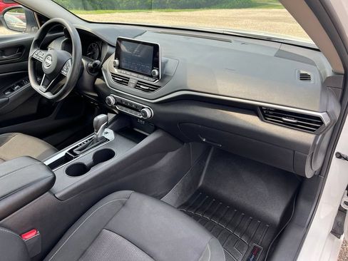 Used 2025 Nissan Altima 2.5 S FWD image 9
