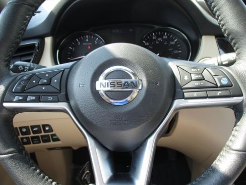 Used 2020 Nissan Rogue SL w/ Premium Package AWD/4WD image 17