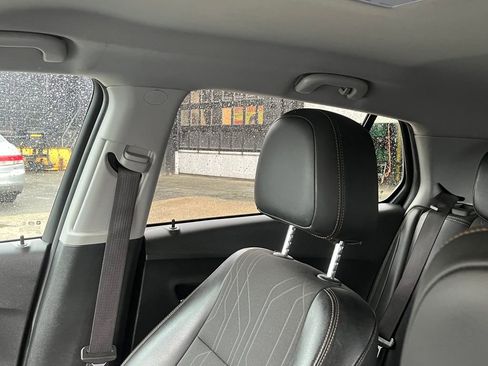 Used 2020 Chevrolet Trax LT w/ LT Convenience Package FWD image 26