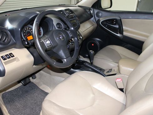 Used 2010 Toyota RAV4 Limited FWD image 23