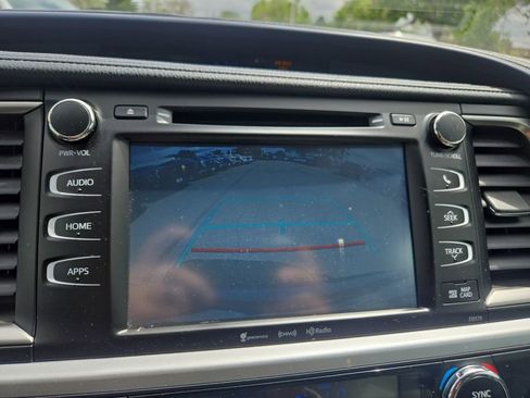 Used 2018 Toyota Highlander XLE AWD/4WD image 27