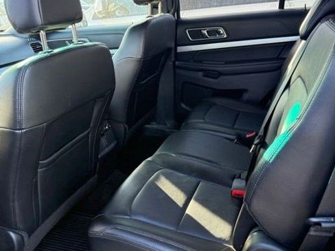 Used 2016 Ford Explorer XLT w/ Equipment Group 202A AWD/4WD image 12