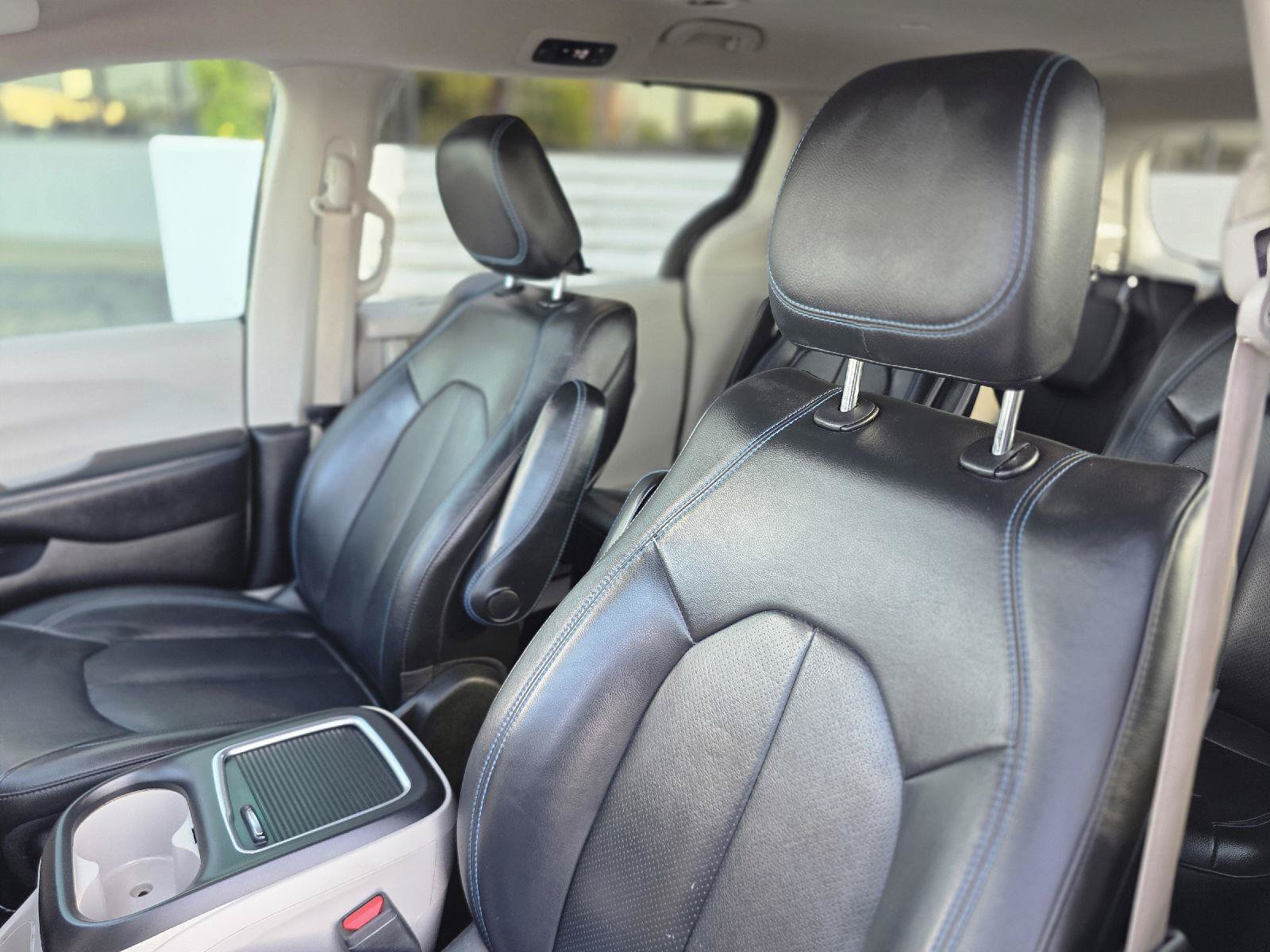 Used 2021 Chrysler Pacifica Touring-L FWD image 31