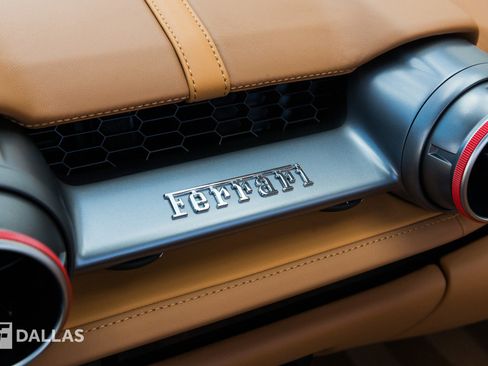 Used 2023 Ferrari 812 GTS Base image 32