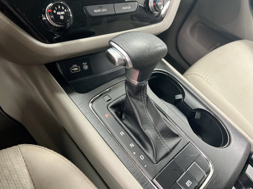 Used 2018 Kia Sedona LX FWD image 17