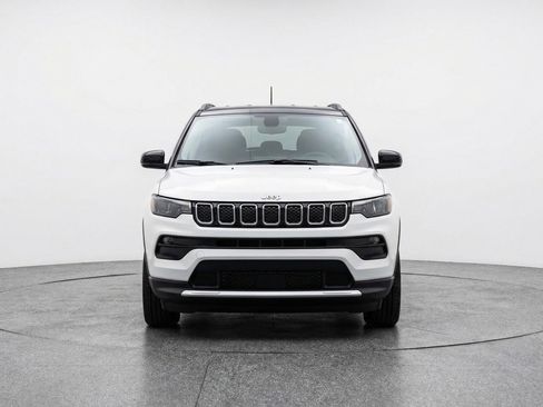 Used 2025 Jeep Compass Limited AWD/4WD image 2
