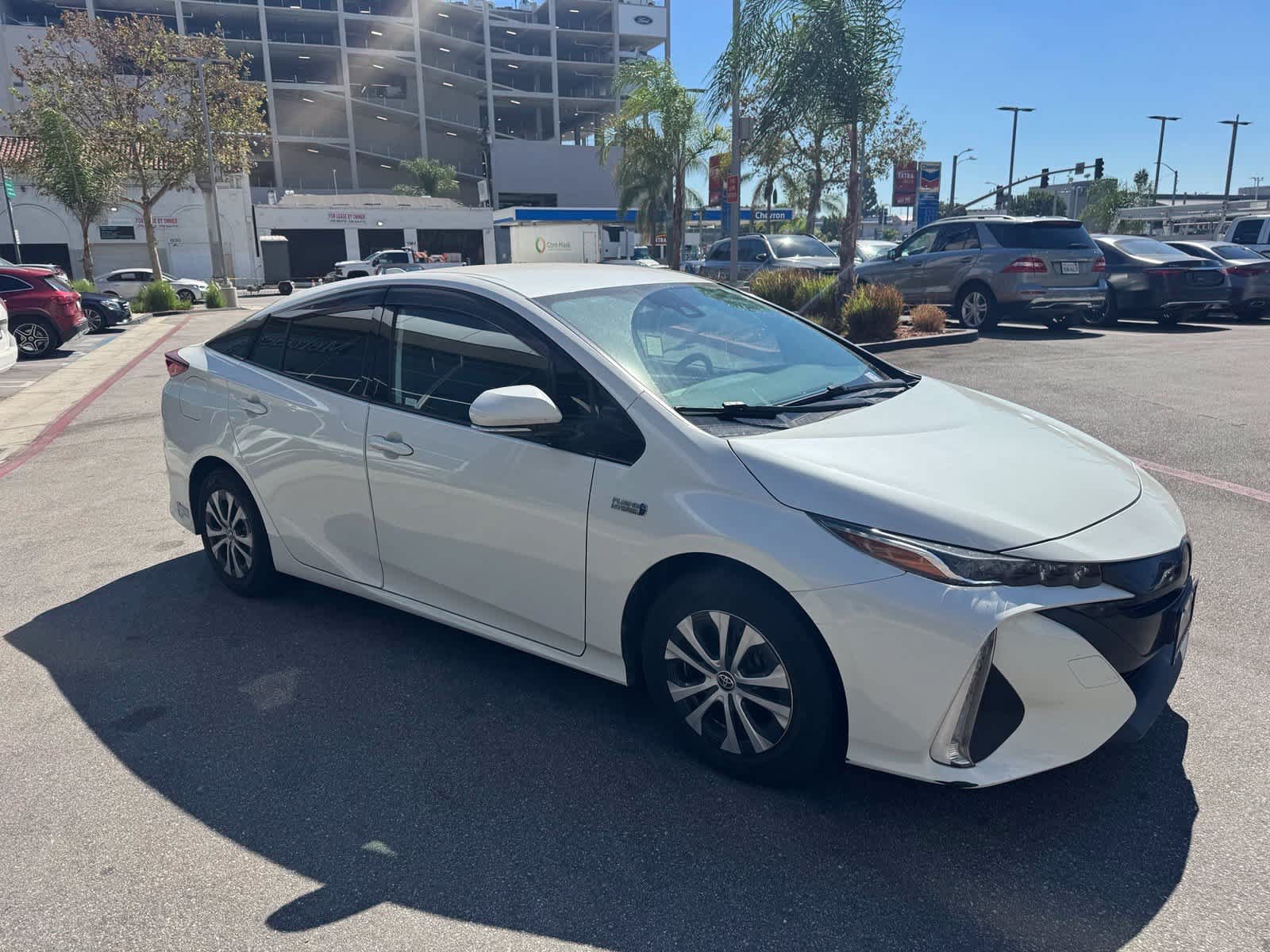 Used 2020 Toyota Prius Prime LE FWD image 2