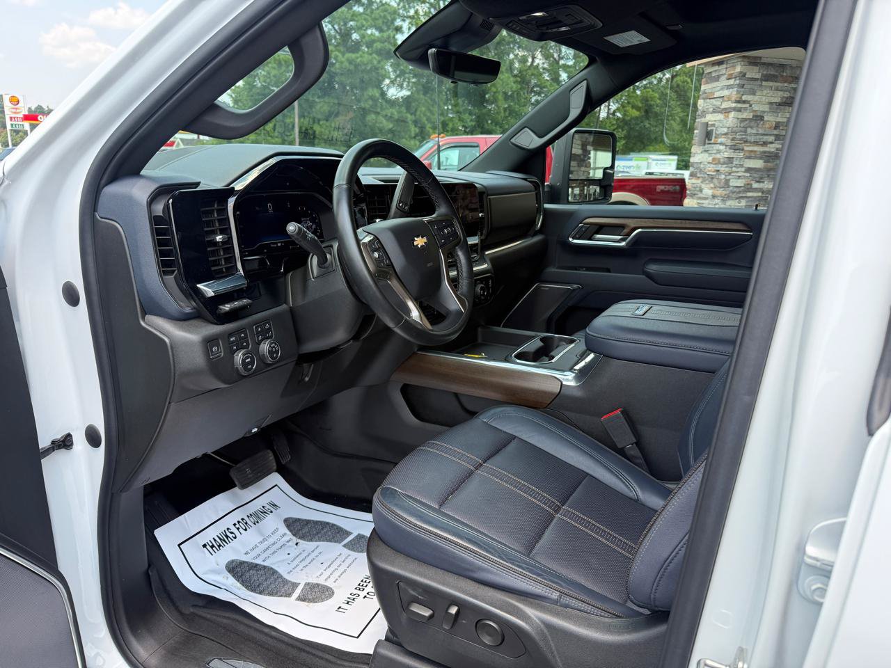 Used 2024 Chevrolet Silverado 2500 High Country w/ High Country Premium Package AWD/4WD image 9