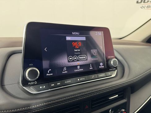 Used 2023 Nissan Rogue S FWD image 17