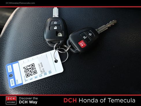 Used 2016 Toyota RAV4 LE w/ Preferred Accessory Package FWD image 8