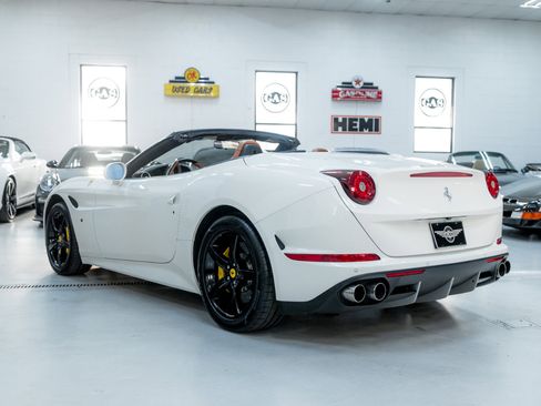 Used 2016 Ferrari California T image 10