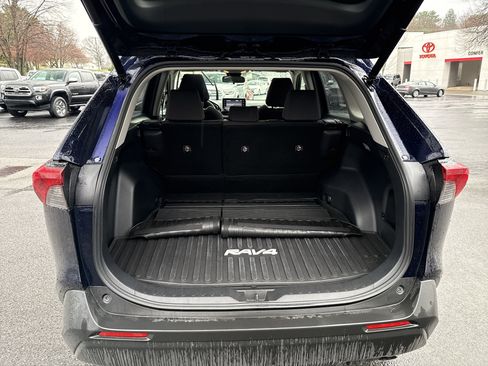 Used 2021 Toyota RAV4 XLE image 12