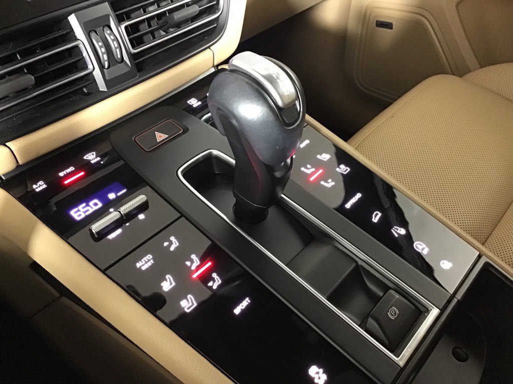 Certified 2023 Porsche Macan Turbo AWD/4WD image 38