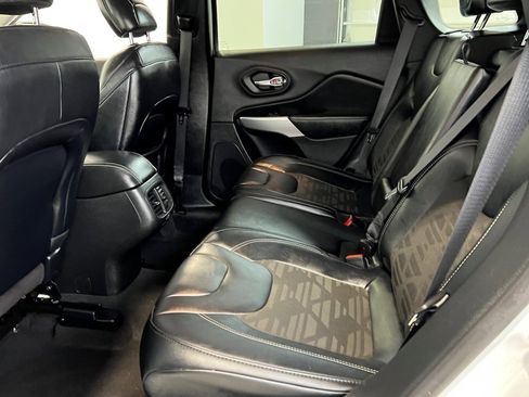 Used 2022 Jeep Cherokee Latitude w/ Sun & Sound Group image 21