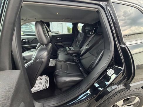Used 2019 Jeep Cherokee Limited AWD/4WD image 10