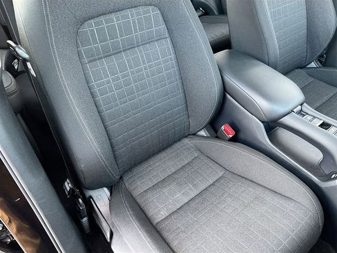 Used 2023 Honda HR-V LX image 27