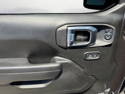 Used 2022 Jeep Wrangler Unlimited Sport image 23