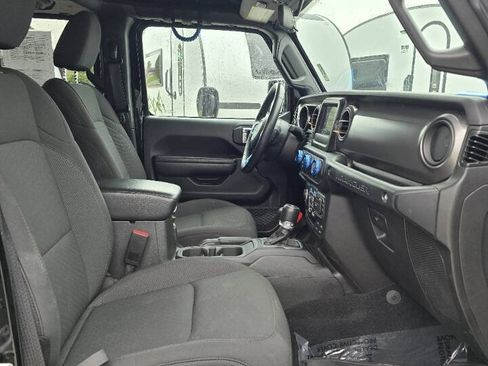 Used 2023 Jeep Wrangler Unlimited w/ Cold Weather Group AWD/4WD image 18