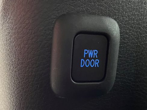 Used 2021 Toyota Sienna AWD image 6