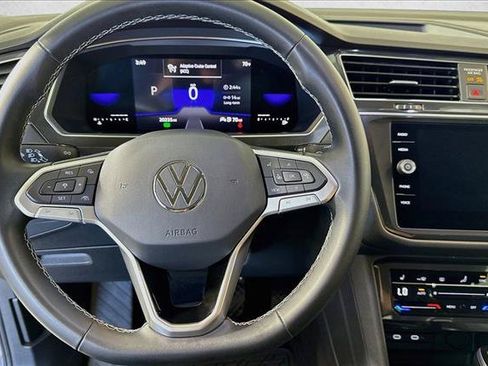 Used 2023 Volkswagen Tiguan SE FWD image 11