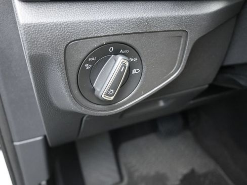 Used 2020 Volkswagen Atlas Cross Sport SE FWD image 13