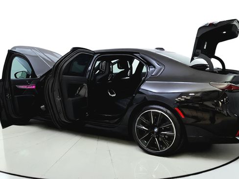 Used 2023 BMW 740i w/ Parking Assistance Package RWD image 12