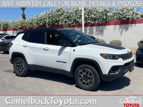 Used 2025 Jeep Compass Trailhawk image 1