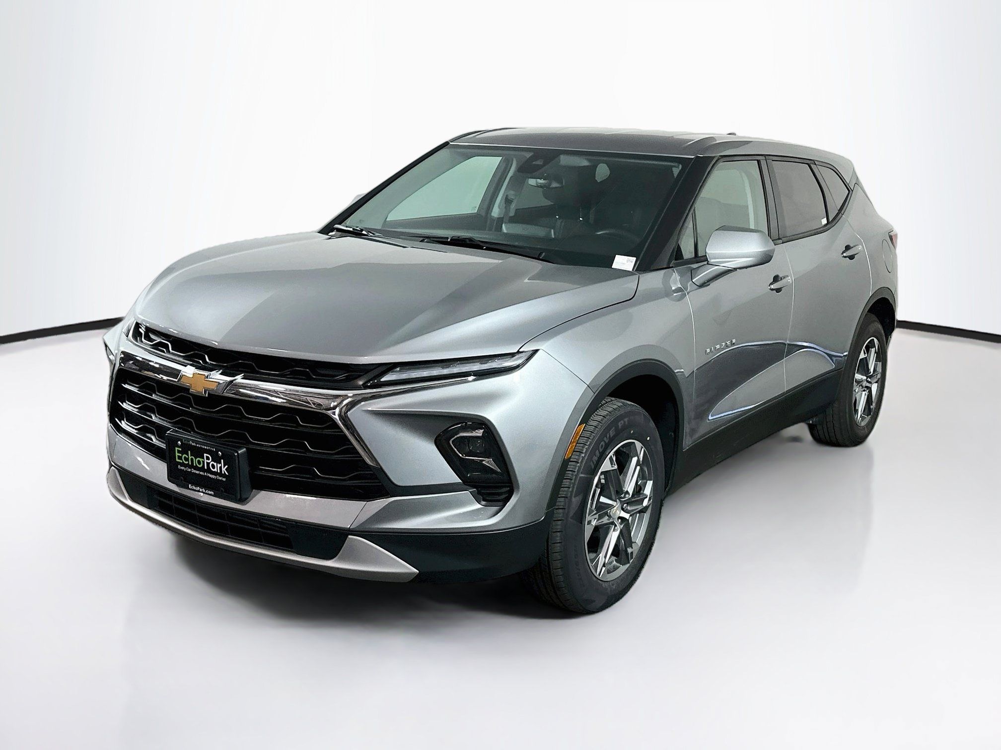 Used 2026 Chevrolet Blazer LT FWD image 3