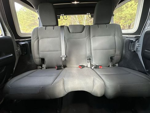 Used 2021 Jeep Wrangler Unlimited Sport image 27