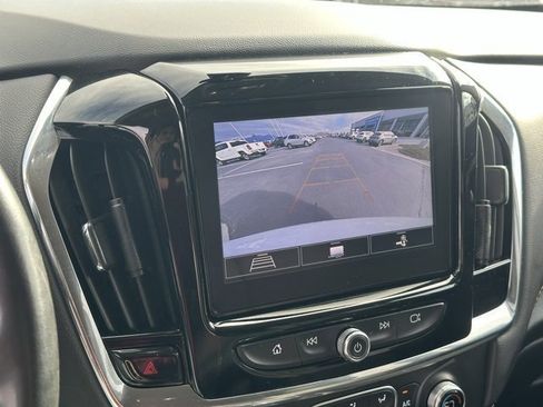 Used 2020 Chevrolet Traverse LT w/ Driver Confidence II Package image 9