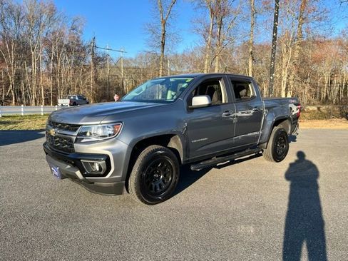 Used 2022 Chevrolet Colorado LT w/ LT Convenience Package image 2