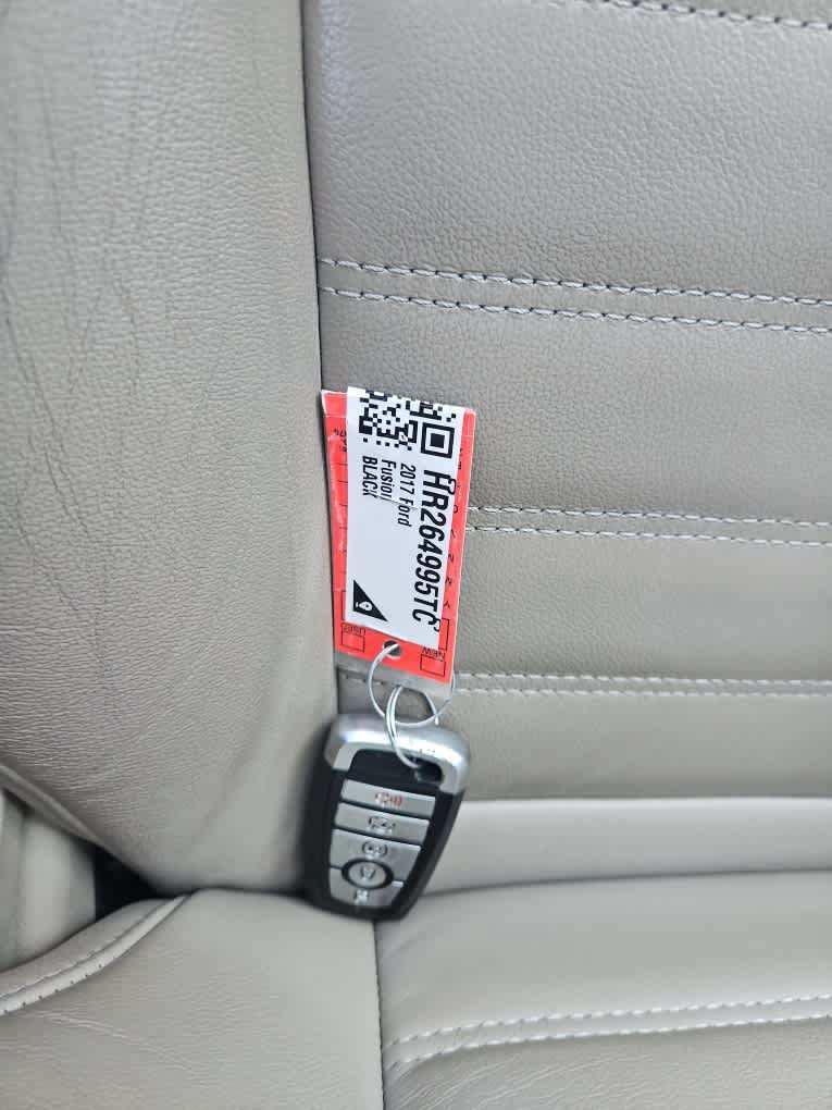 Used 2017 Ford Fusion SE w/ Fusion SE Technology Package FWD image 18