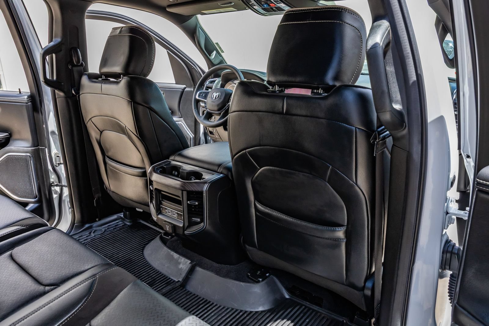 Used 2025 RAM 1500 Laramie AWD/4WD image 33