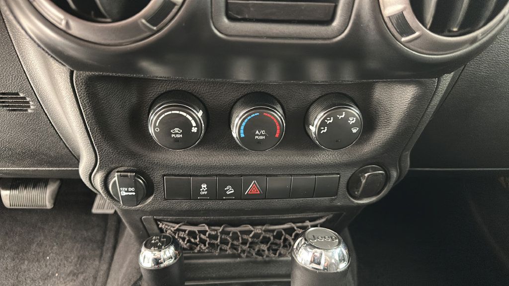 Used 2013 Jeep Wrangler Sport AWD/4WD image 15
