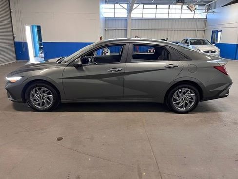 Used 2024 Hyundai Elantra SEL image 6
