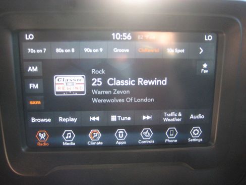 Used 2019 Jeep Renegade Latitude w/ Cold Weather Group image 19