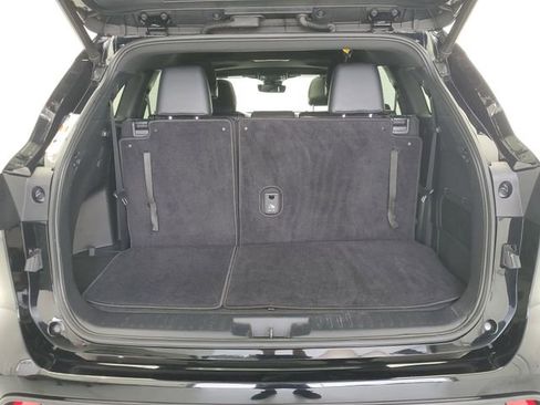 Used 2022 Toyota Highlander XSE AWD/4WD image 11