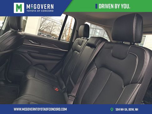 Used 2023 Jeep Grand Cherokee Limited w/ Black Appearance Package AWD/4WD image 23