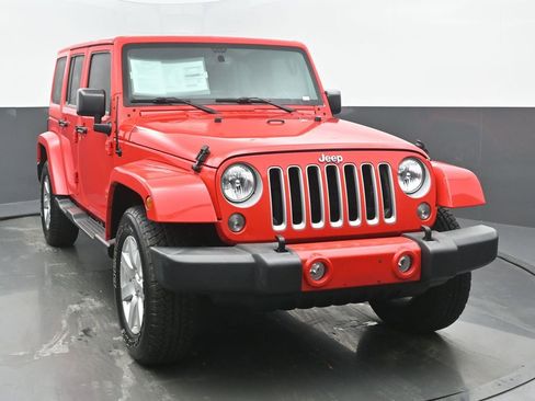 Used 2016 Jeep Wrangler Unlimited Sahara w/ Connectivity Group image 8