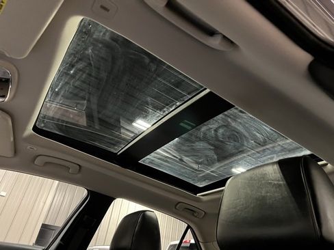 Used 2019 Chrysler 300 Limited w/ Safetytec Plus Group image 45