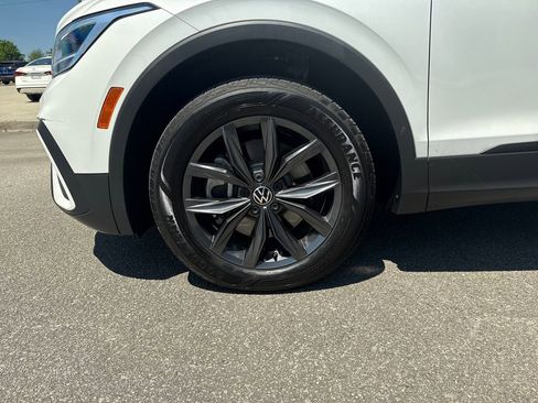 Used 2023 Volkswagen Tiguan SE image 13